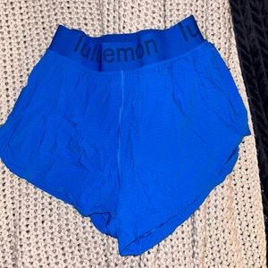 Lululemon poolside blue shorts high rise size 6 with short liner